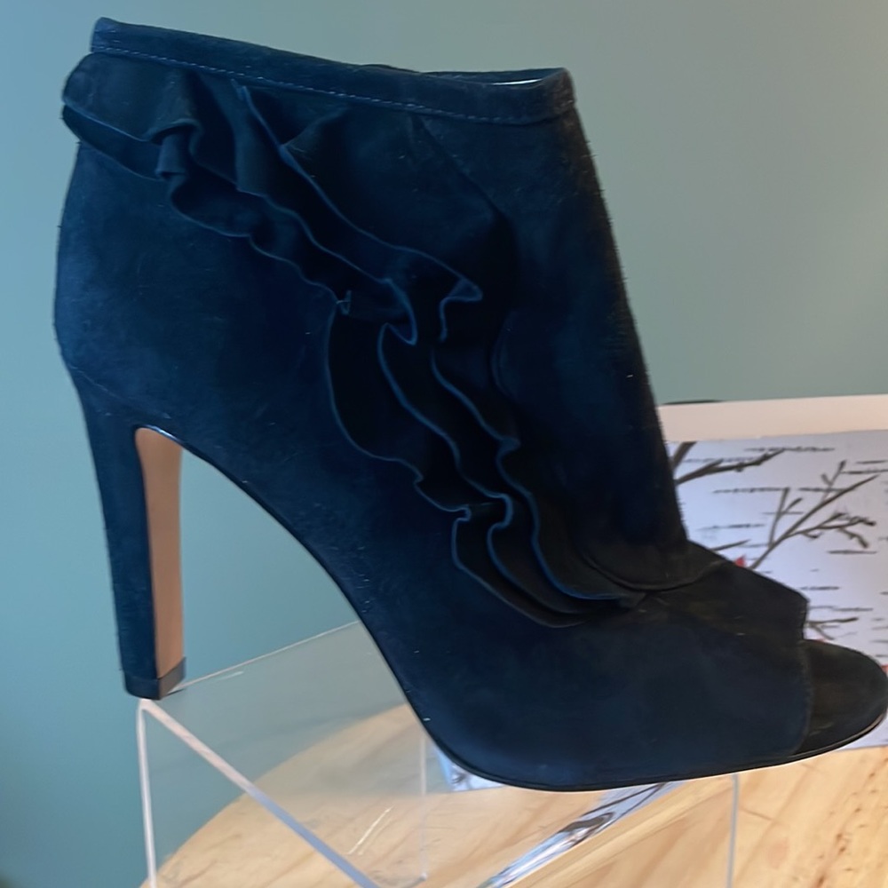 Peak toe black suede Louise et Cie shoes